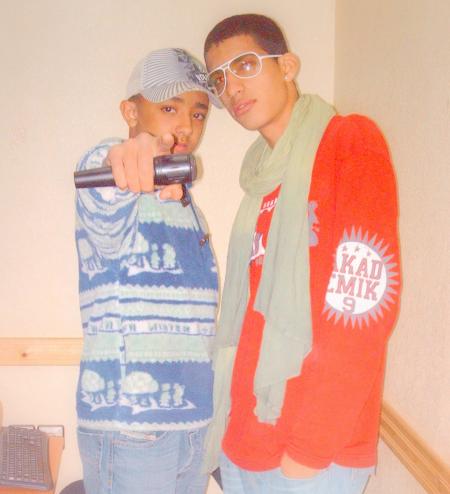 est  voila  les  deux   frére samy  et  younesse cmnt   vous  les  trouvé